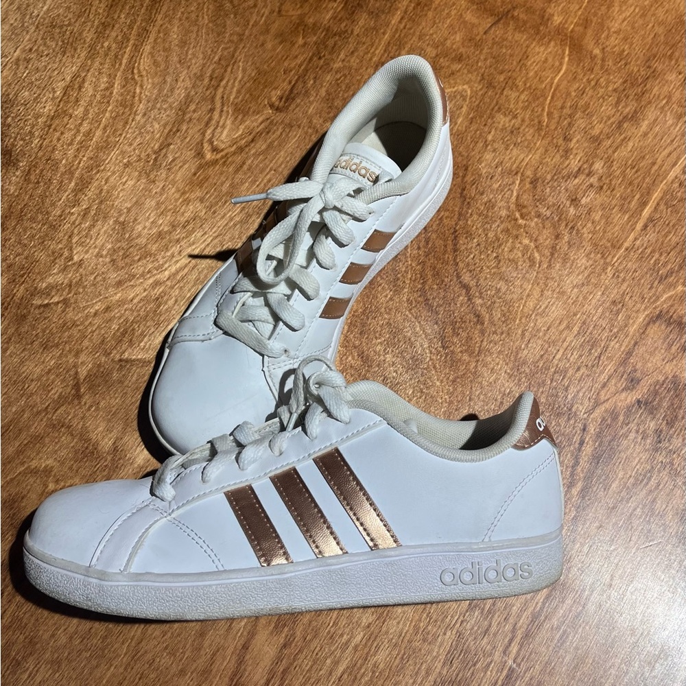 Girls White Adidas Shoes, Size 4 - Picture 2 of 5